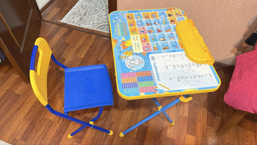 Детский стол со стульчиком
