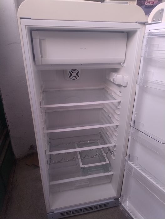 Хладилник Smeg с вътрешна камера