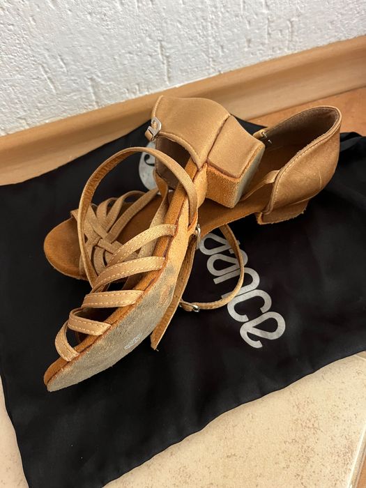 Обувки за Спортни танци