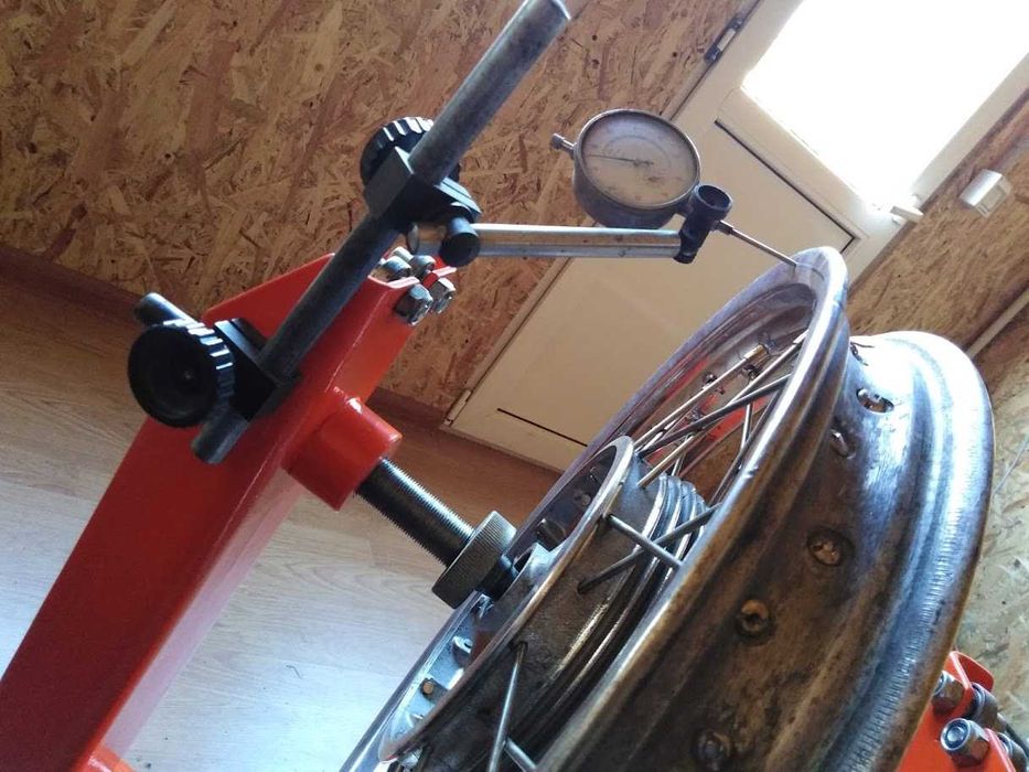 Centrare roți moto cu spite – stand profesional și precizie maximă