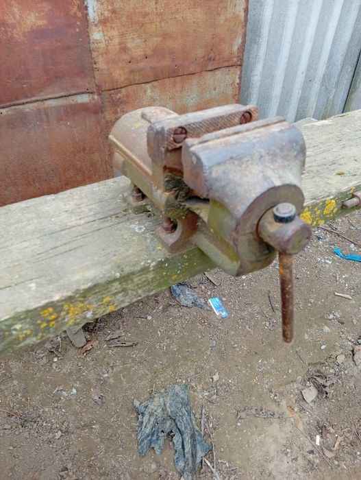 De vânzare menghina românească de 100 MM și cheie fixa de 55/60