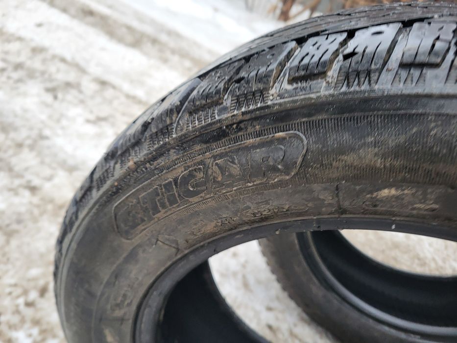 Продам б/у комплект шин 225/60 R17