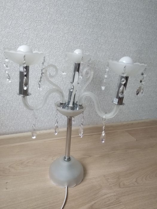 Хрустальная настольная лампа.