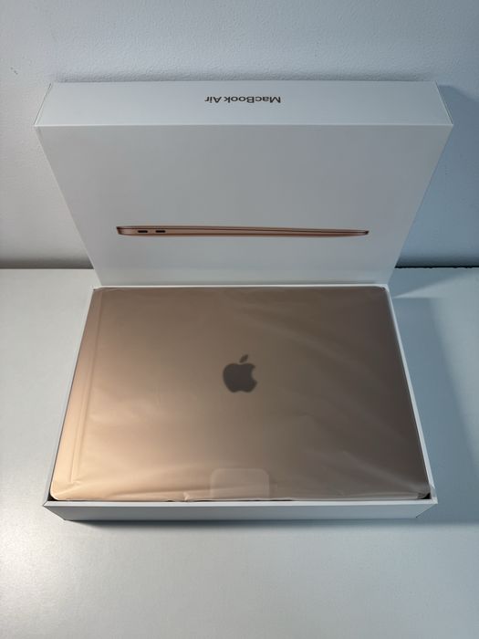 MacBook Air 2020 13” / 8GB / 256GB / impecabil + cutie