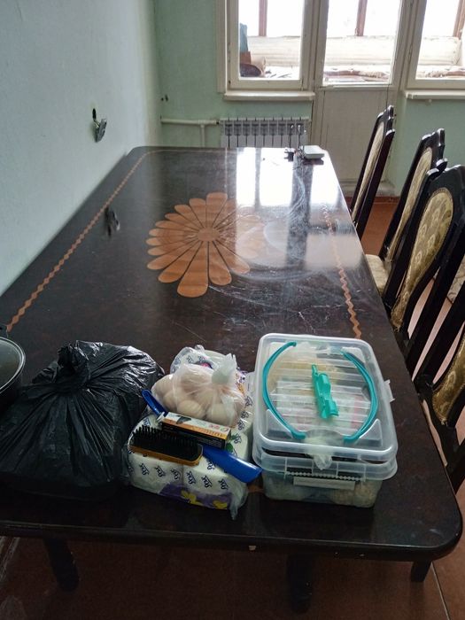 Стол и 12 стуля продаётся в 3 микраоне