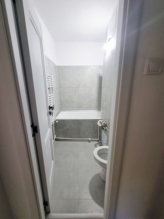 Apartament 2 camere, decomandat, spatiu depozitare 12 m2, renovat, izolat exterior, centrala termica, Micro 5