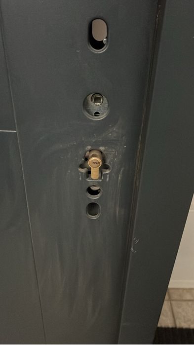 Montaj usi metalice/PVC/intrare in apartament/interior