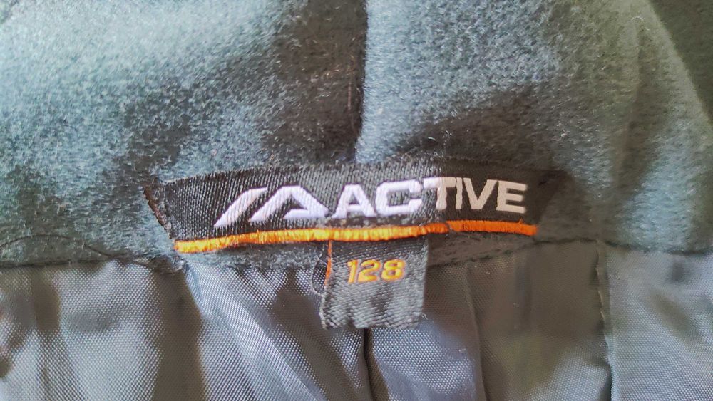 Vand pantaloni de schi cu bretele, pentru copii, de culoare gri.