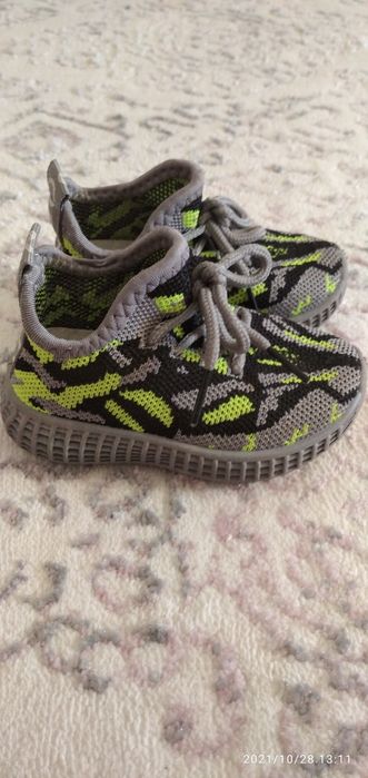 Детские кроссовки изи