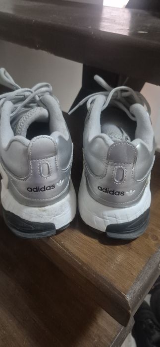 Адидас в сребристо