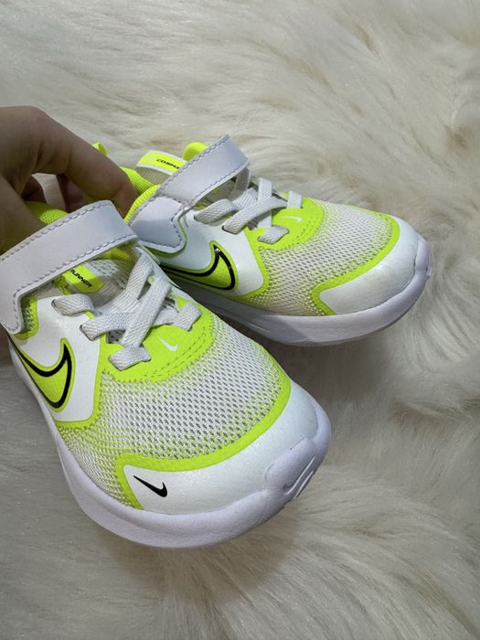 Бели маратонки Nike