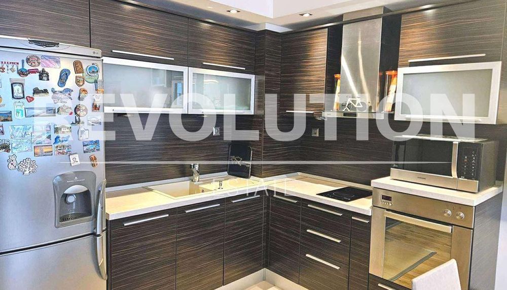 Дава се под наем Тристаен апартамент в Варна, Левски - 95 кв.м за 707.88 € - Снимка #2