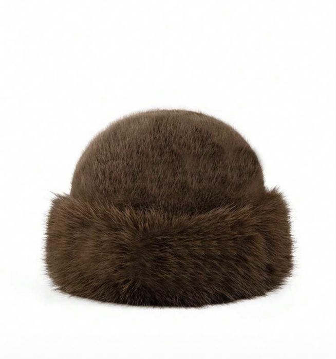 Дамско кафяво палто на Zara и шапка