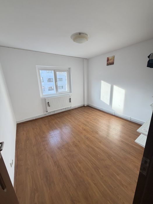 inchiriem apartament 3 camere et2  Ireg