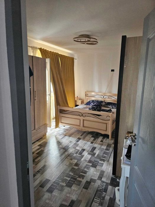 Vand apartament ,2 camere, etaj 4