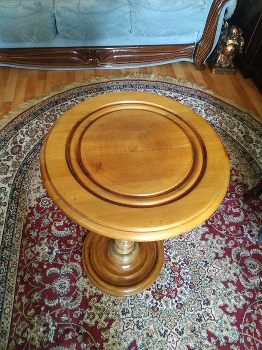 Деревянный столик