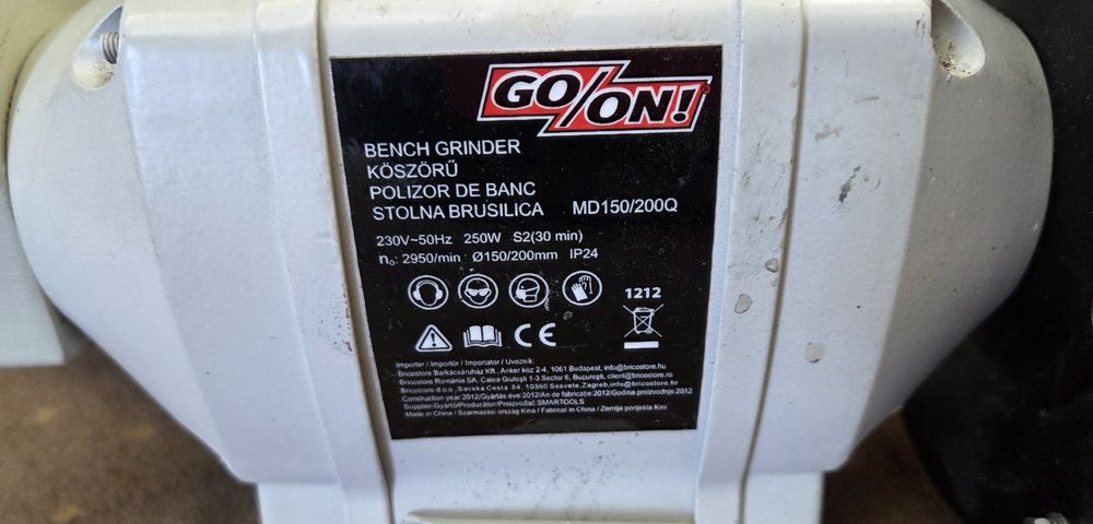 Polizor de banc cu polizare umeda