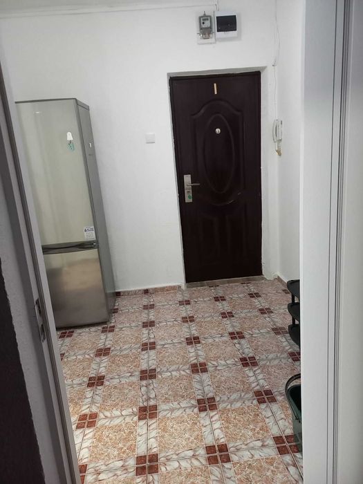 Inchiriez apt 2 camere  mobilat si utilat.