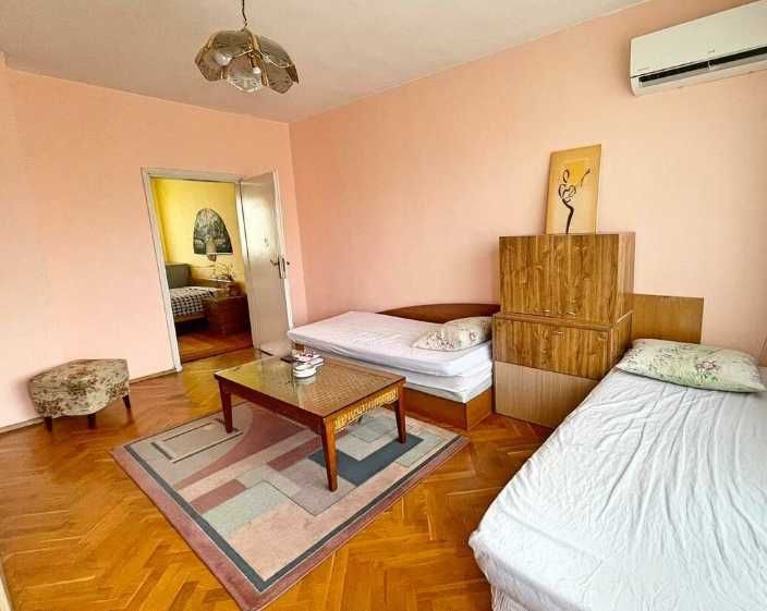 Дава се под наем Двустаен апартамент в Бургас, Лазур - 60 кв.м за 160 € - Снимка #1