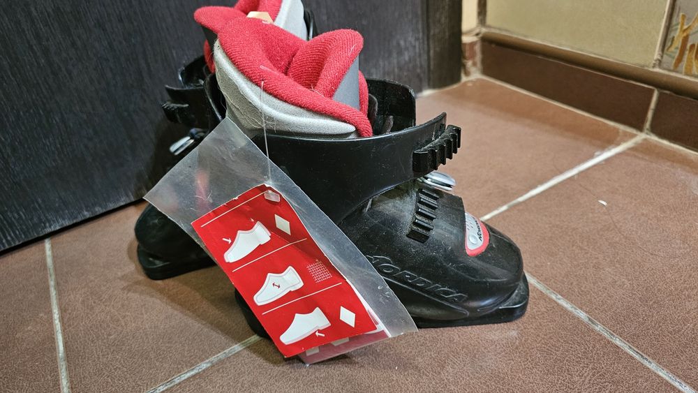 Clapari ski schi copii marca Nordica