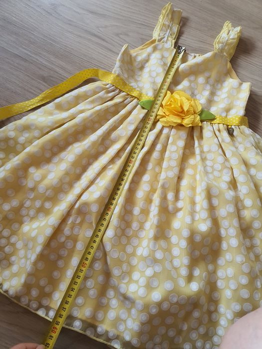 Vând rochita fetite