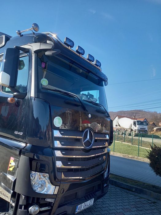 Se vinde cap tractor Mercedes MP4 si semiremorca vario Schmitz