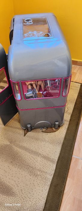 Rulotă Barbie cu păpușa Barbie