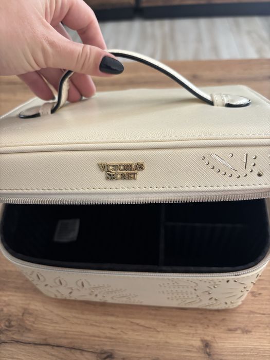 Geanta cosmetice Victoria’s Secret - travel make up rigid case