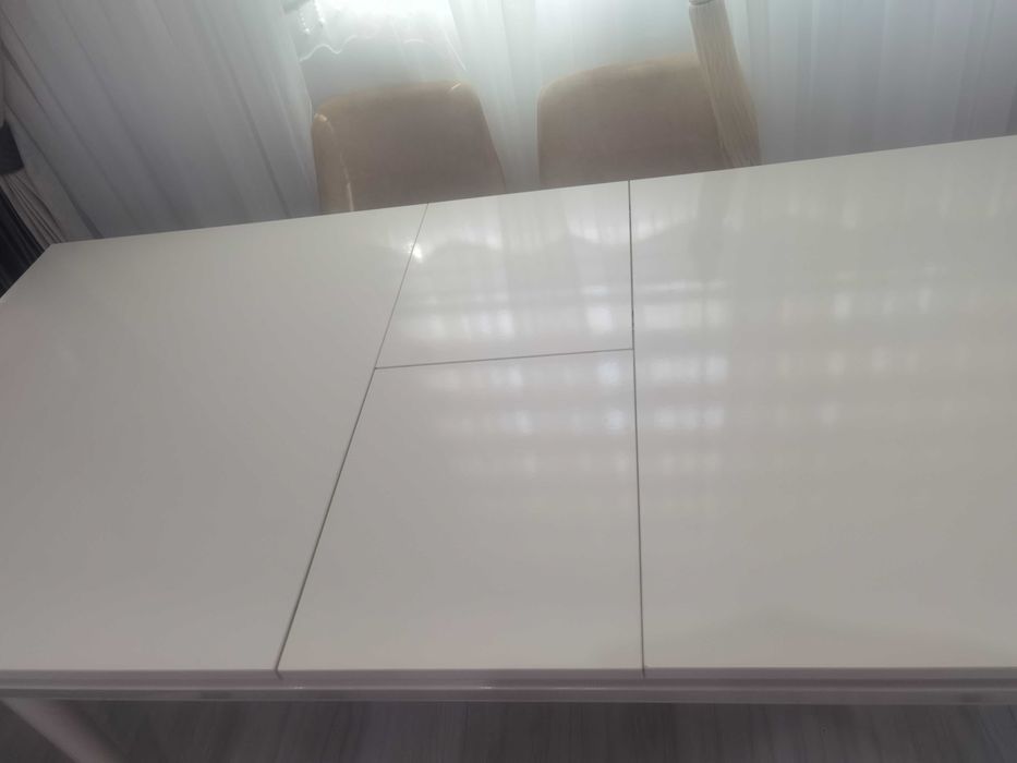 Разтегателна трапезна маса.