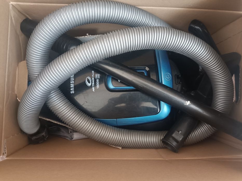 Пылесос Samsung работающий