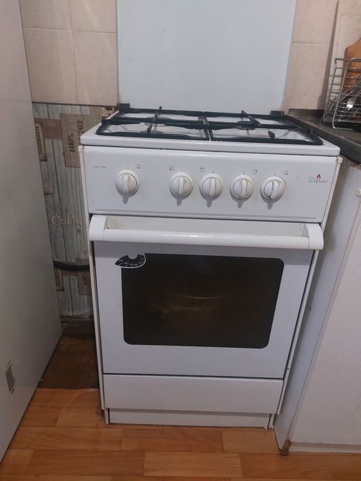Продам газовую плиту.