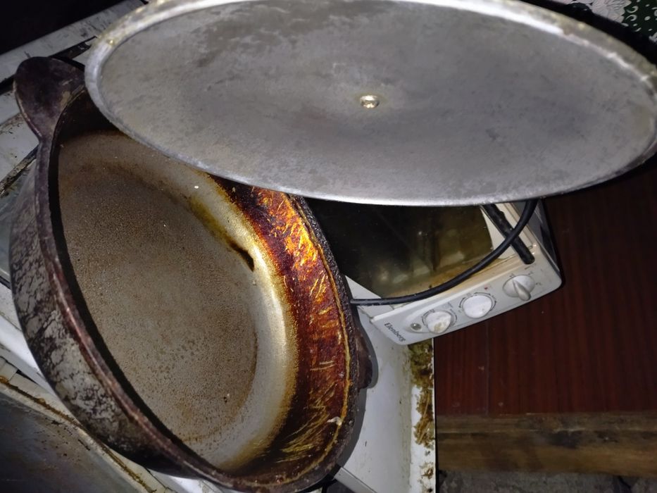 Козонок с крышкой продам