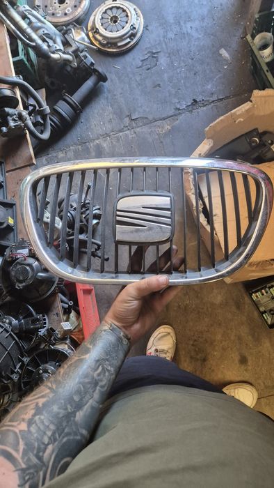 Оригинална Предна Решетка за Сеат Леон 1P 2006- 2012г