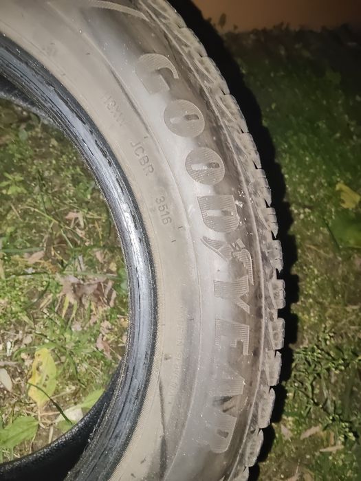 Vand 4 anvelope M+S GoodYear 205 60 16