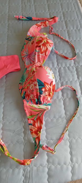 Нов бански в две части