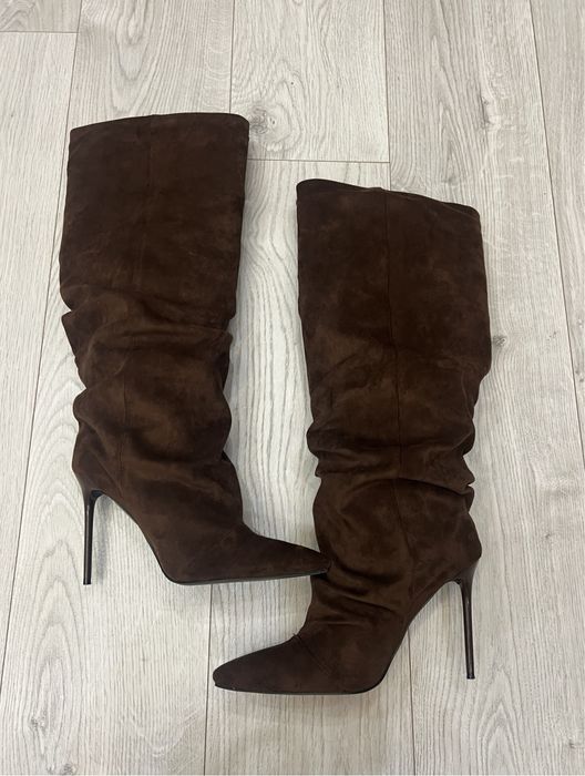 Велурени ботуши на ток