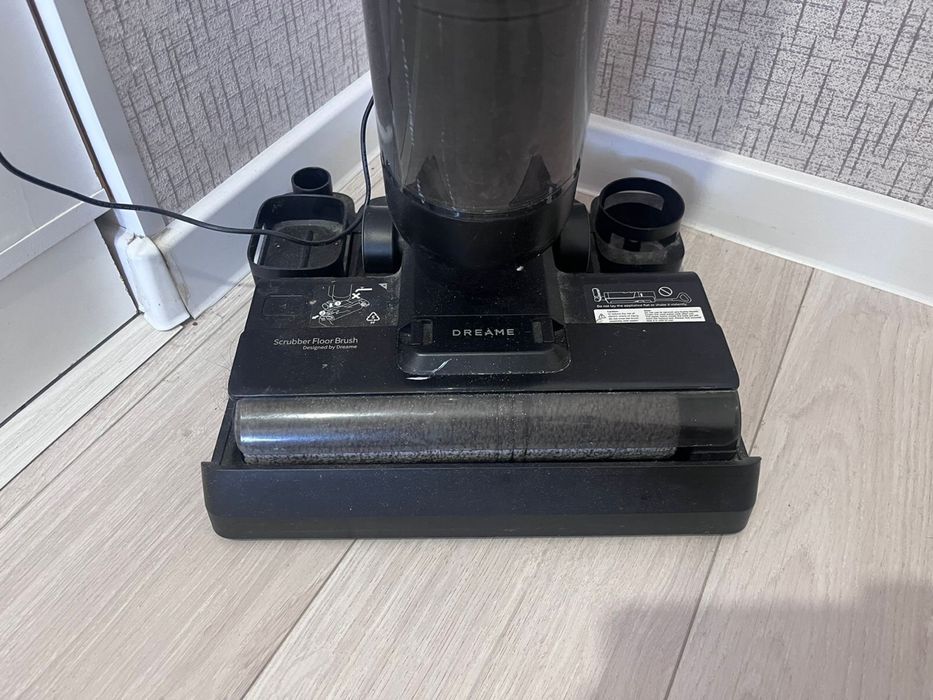 Пылесосс вертикальный