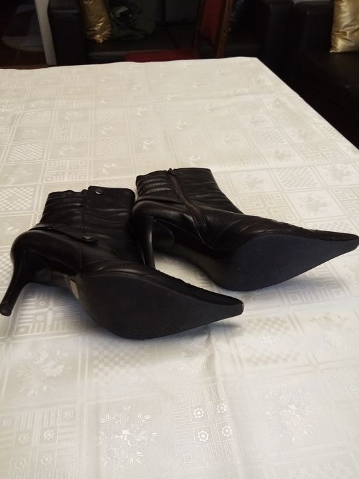 Cizme scurte din piele (Botine).
