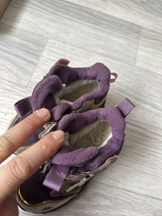 Продам кроссовки зимние для девочек