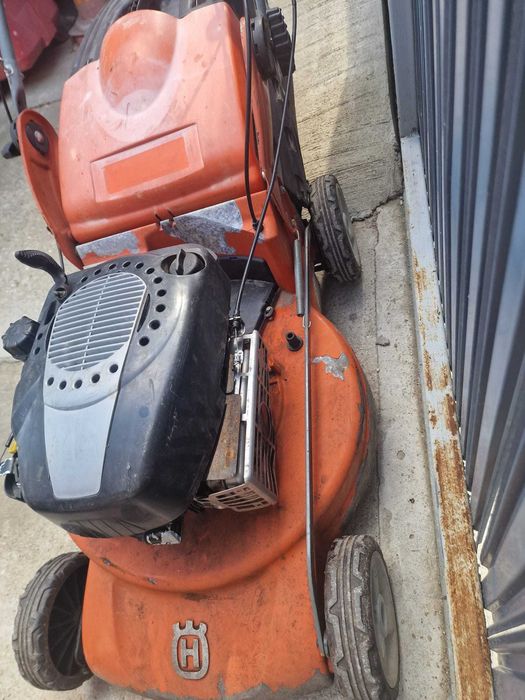 Masina de tuns iarba HUSQVARNA pe benzina BRIGGS 4CP TRACTIUNE COS
