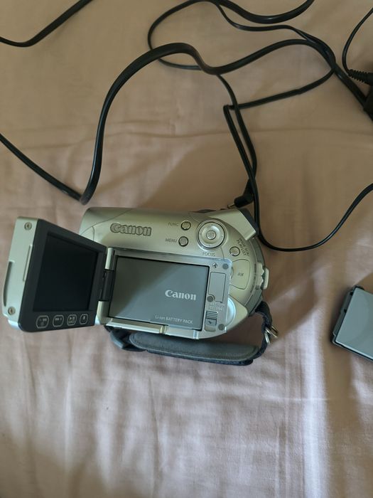 Canon DC100 камера