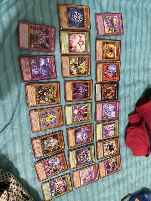 Югио карти час от тях са снимани