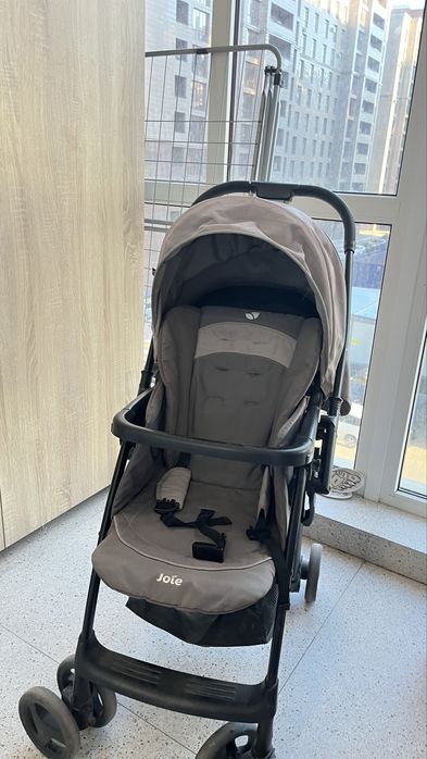 Продам детскую коляску Joie