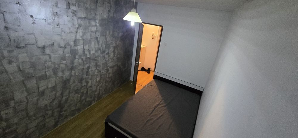 Închiriez apartament 3 camere semidecomandat zona craiovita orizont
