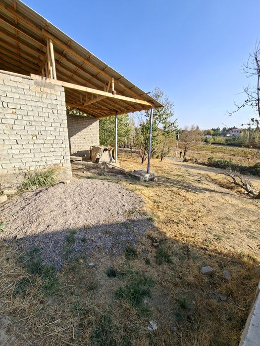 Uy sotiladi narxi esa kelishamiz