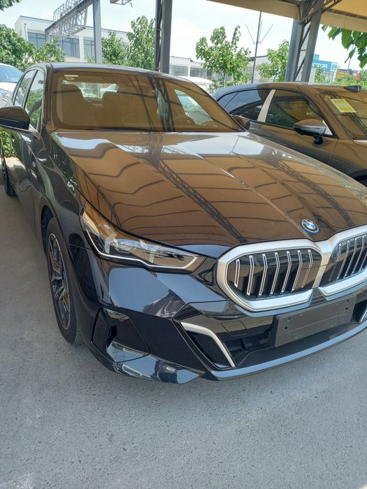 BMW i5 40L Dop opsion 2025 yil (710km)