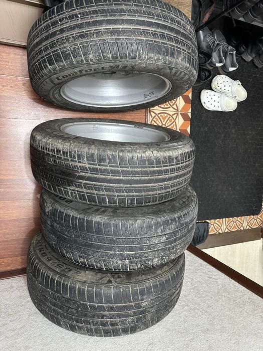 Продам комплект резину с диской