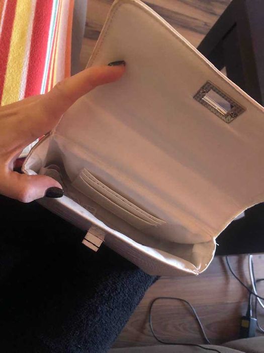 красива кокетна чанта