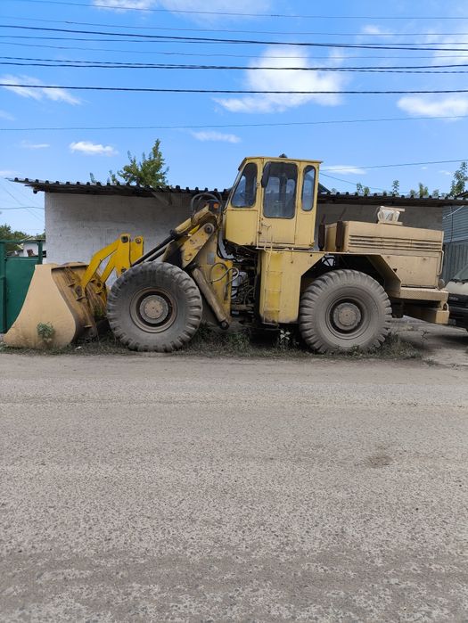 Фронтальный погрузчик продам