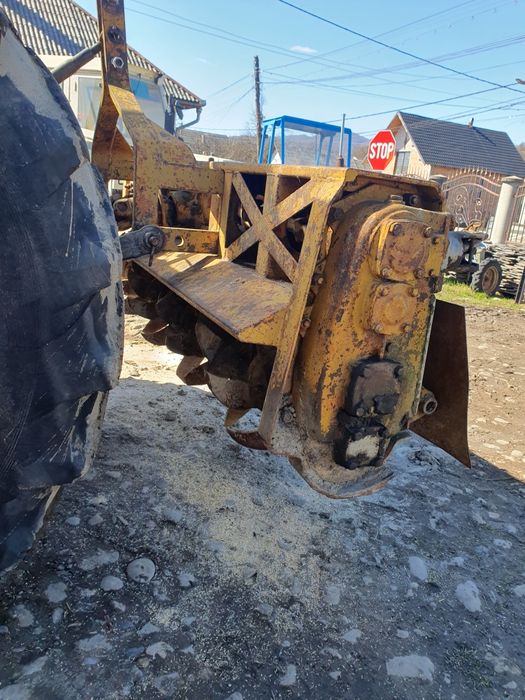 Freza pământ tractor